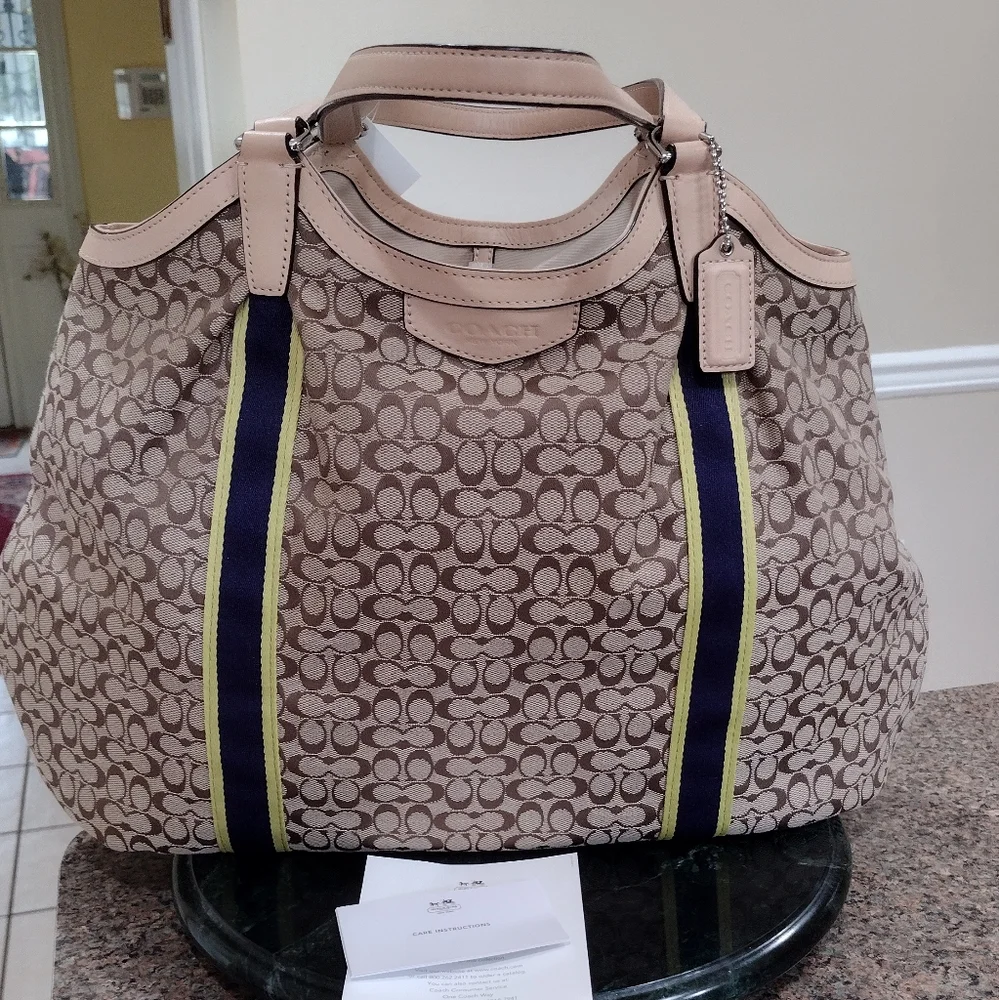 NWT COACH SIGNATURE STRIPE DEVIN SHOULDER  Tote